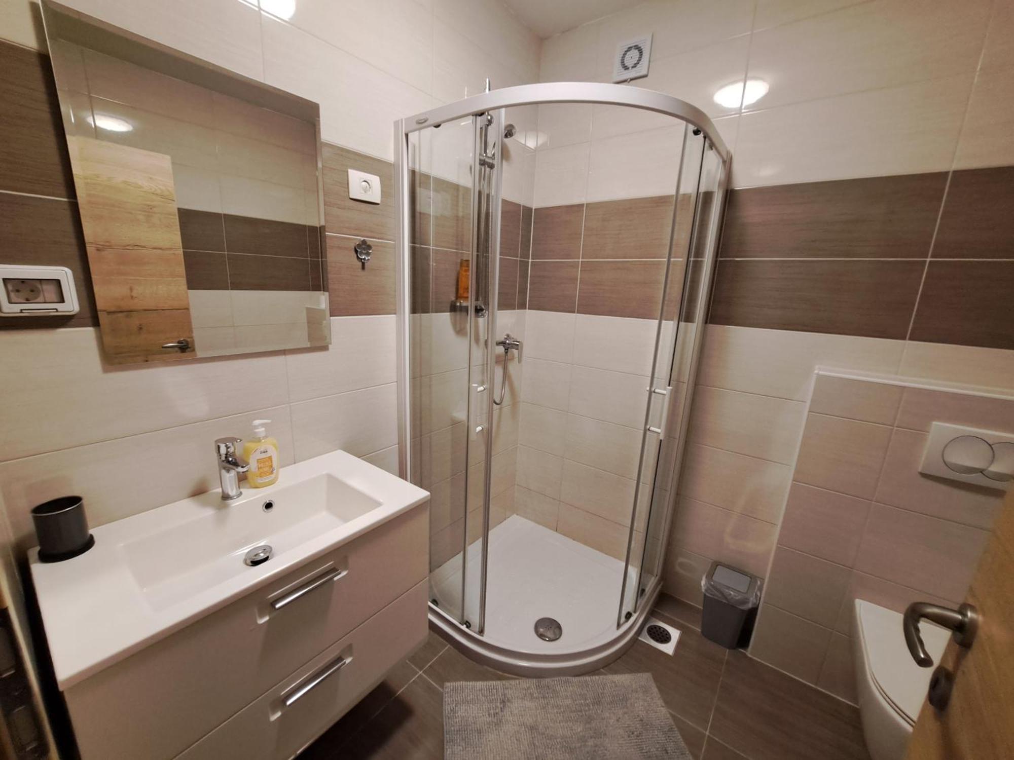 Apartman View Apartment โคเปร์ ภายนอก รูปภาพ